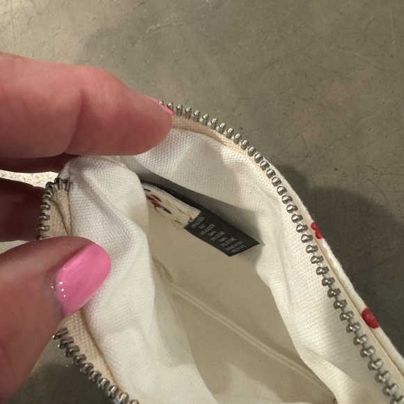 BRANDY MELVILLE Winter White Pouch w/ Red Heart Pattern& heart necklace combo❤️ - Picture 5 of 9